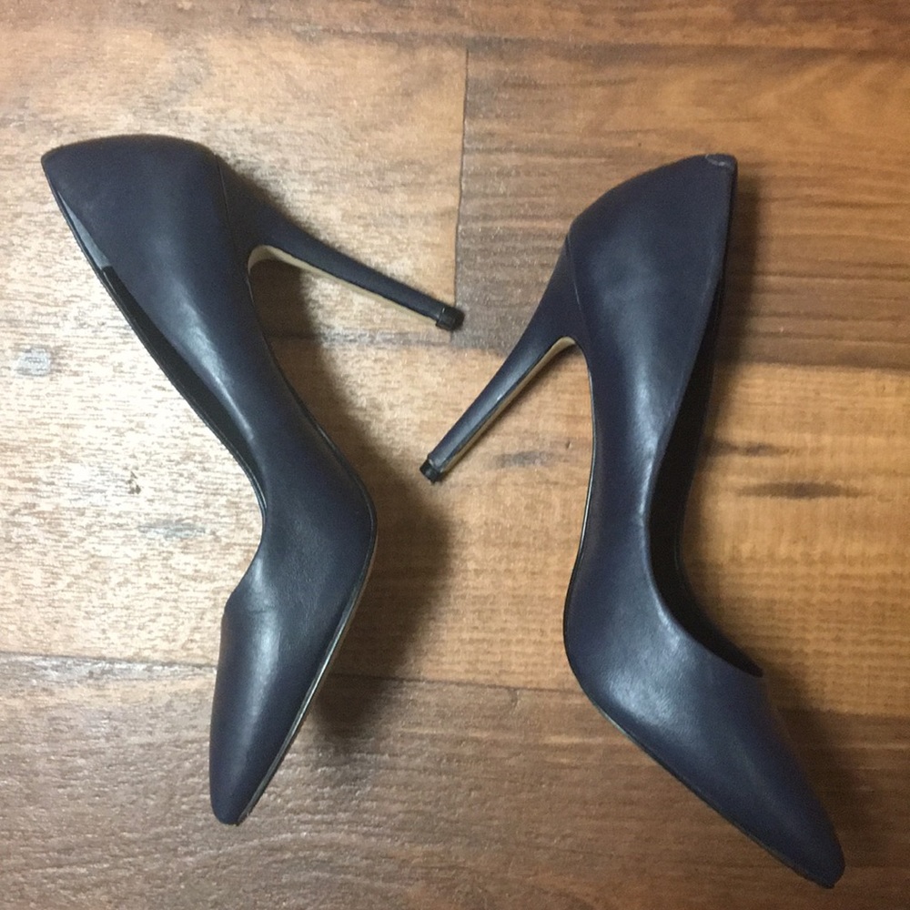 Charles by Charles David Navy Leather Pumps 7